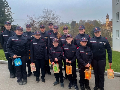 Die Feuerwehrjugend beim Martinsfest